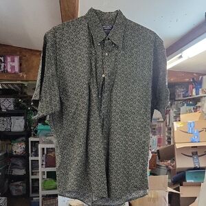 Specialty Collection Green Button Short Sleeve Shirt Meduim